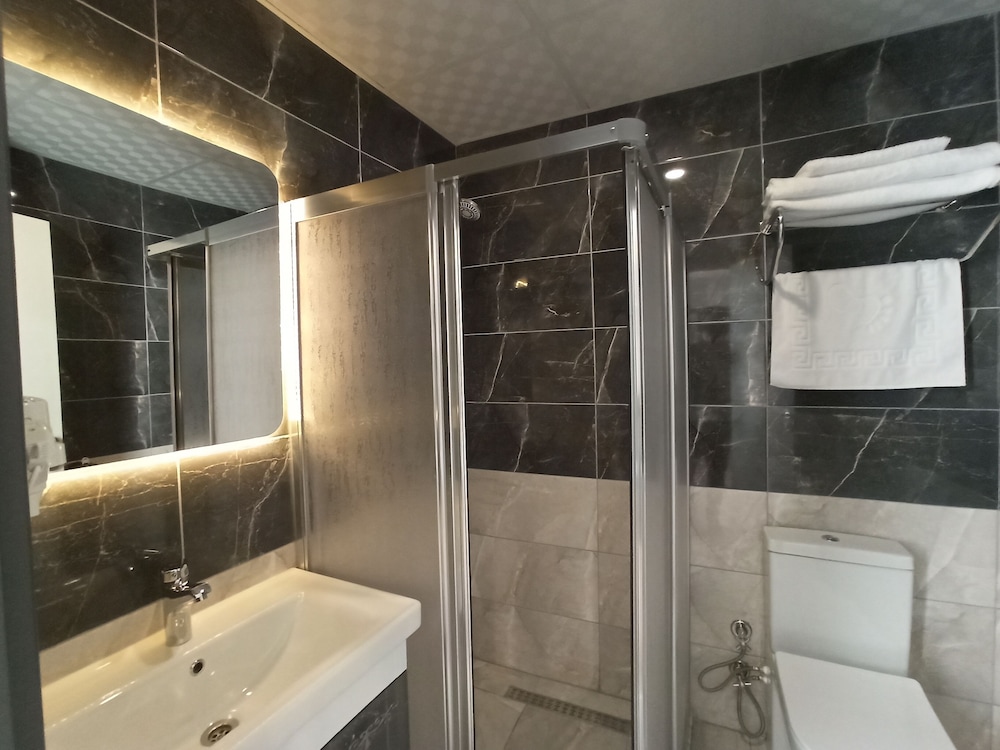 Avcilar Garden Hotel 43/48