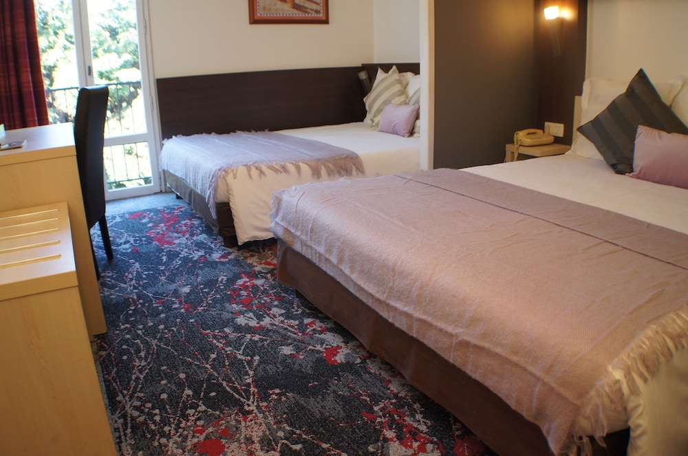 غرفة رباعية بسريرين مزدوجين، Hotel the Originals Annonay Est La Siesta 2/8