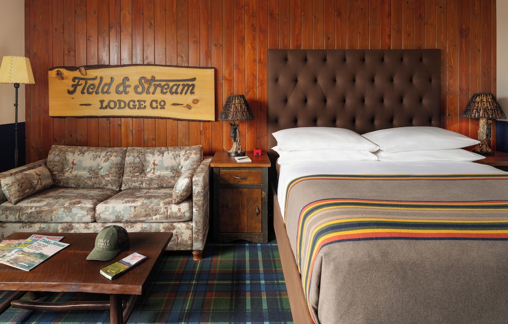 Field & Stream Lodge Bozeman 18/53