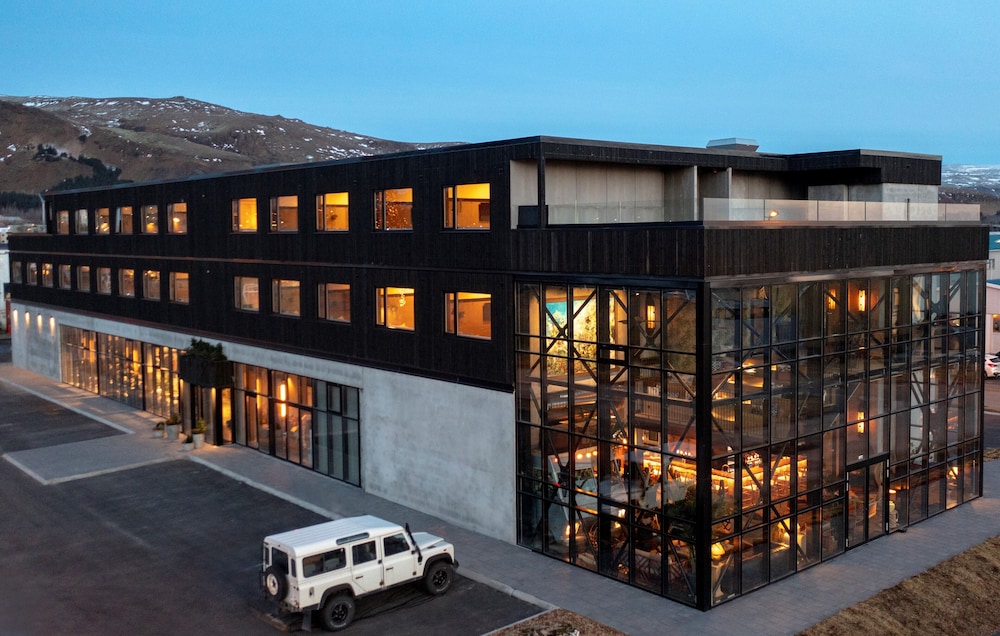 The Greenhouse Hotel 4/42