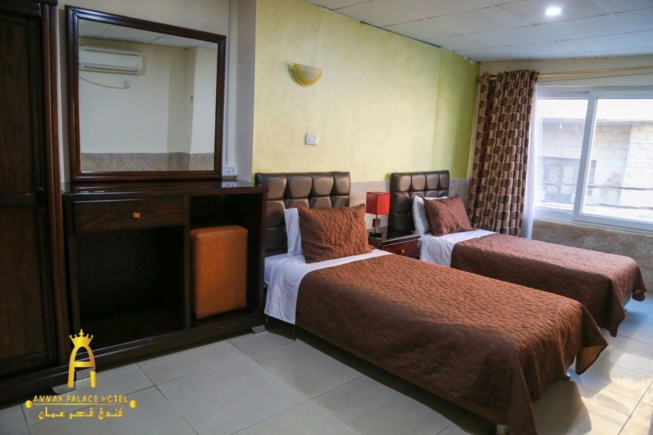 DELUXE, TWIN BEDS