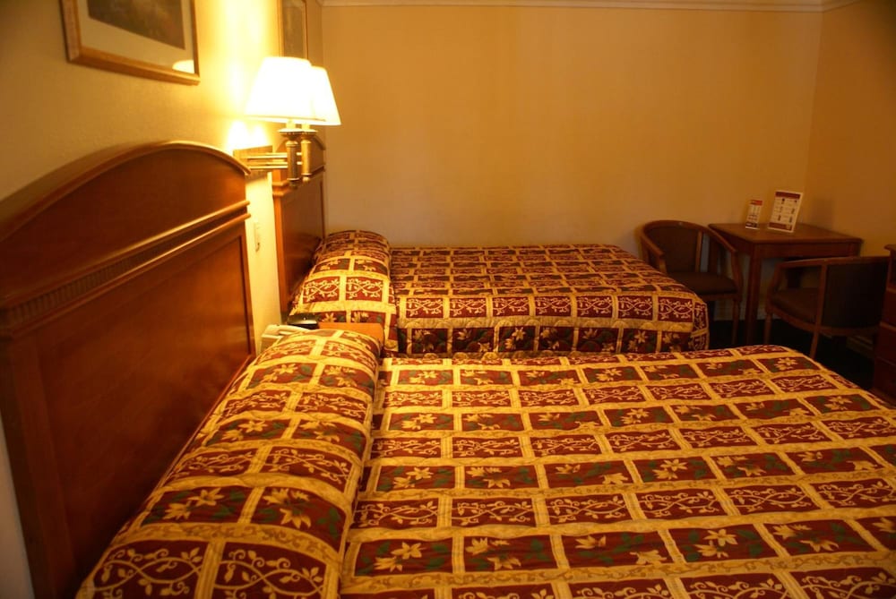 Colony Inn Buena Park 35/64