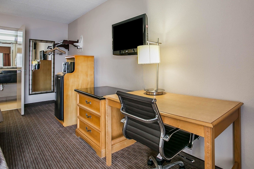 Quality Inn Hartsville 26/37