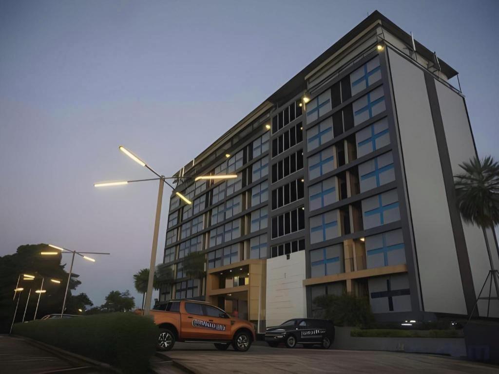 A Hotel 21/58