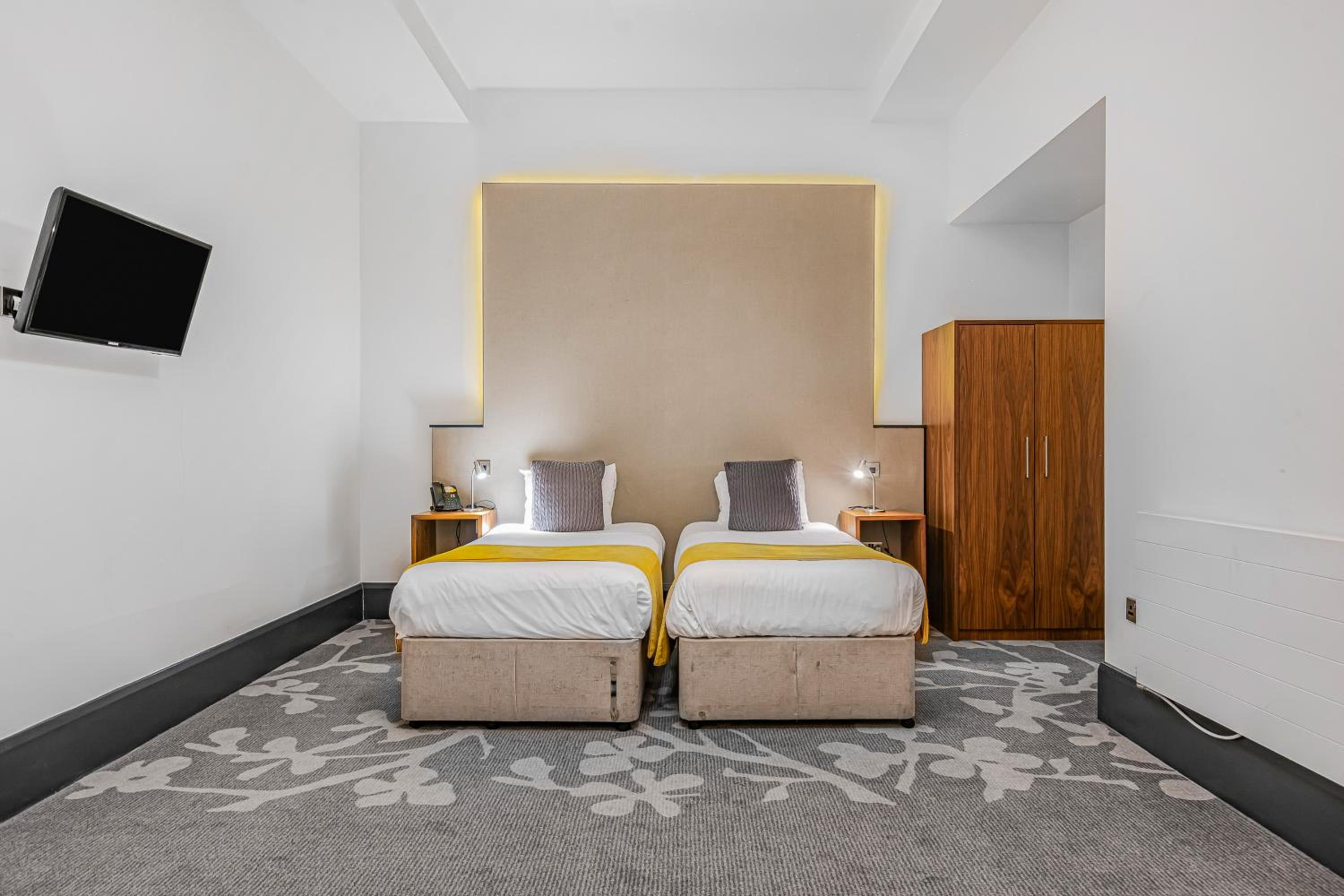Standard, Twin Beds, No Window