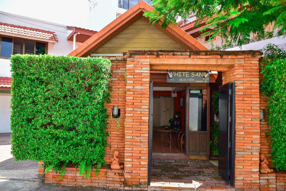 White Sand Beach Hotel Hua Hin 9/70