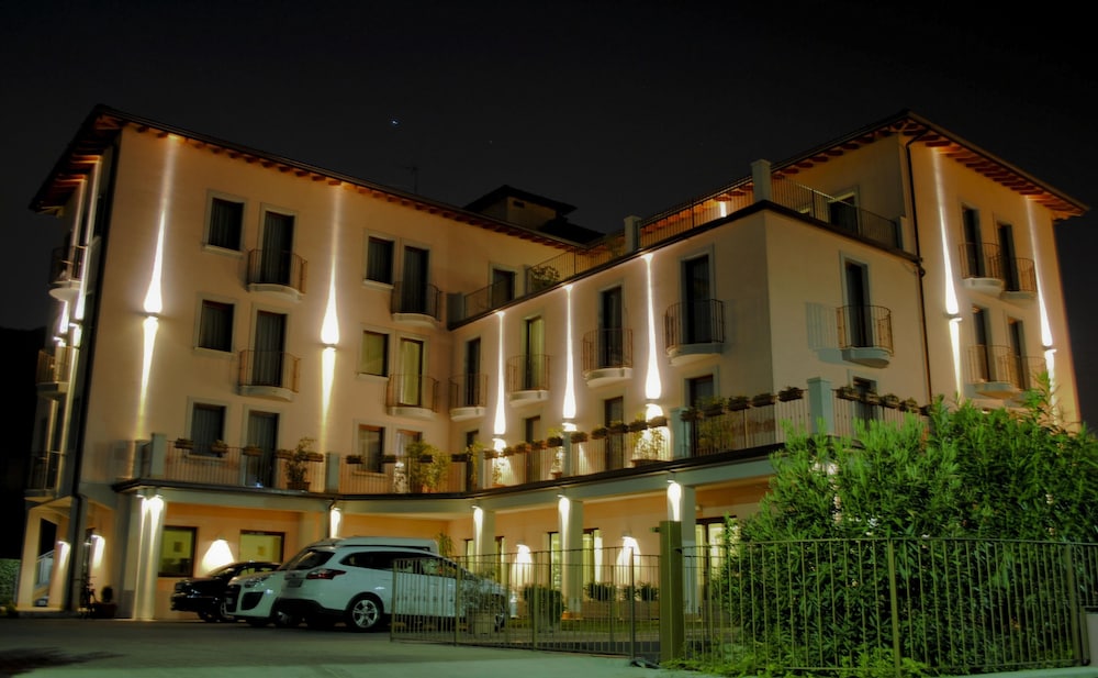 International Hotel Iseo 4/24