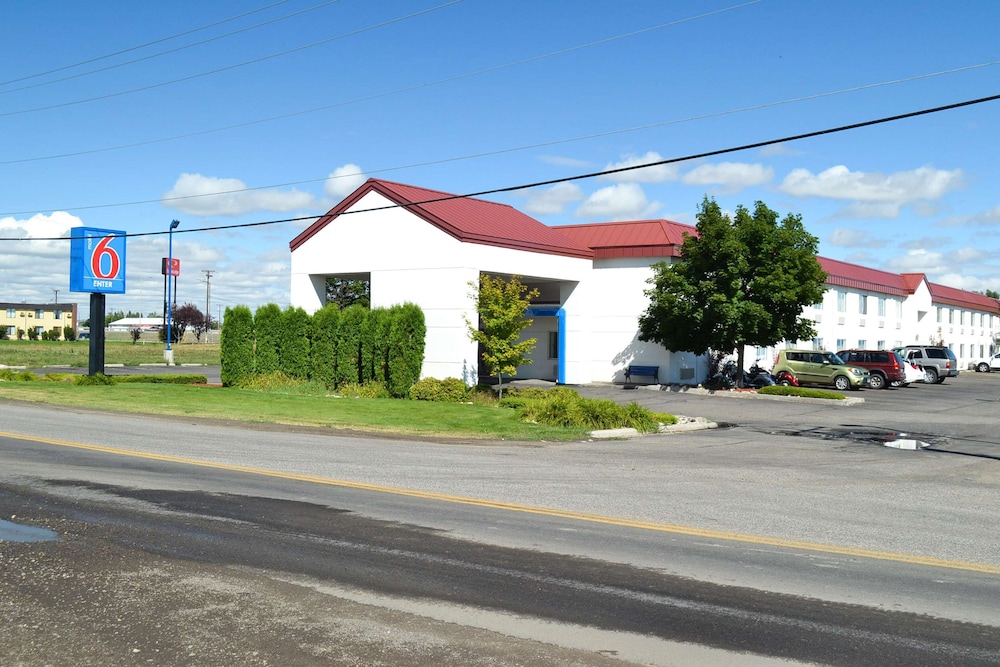 Motel6 Billings, MT - North 39/50