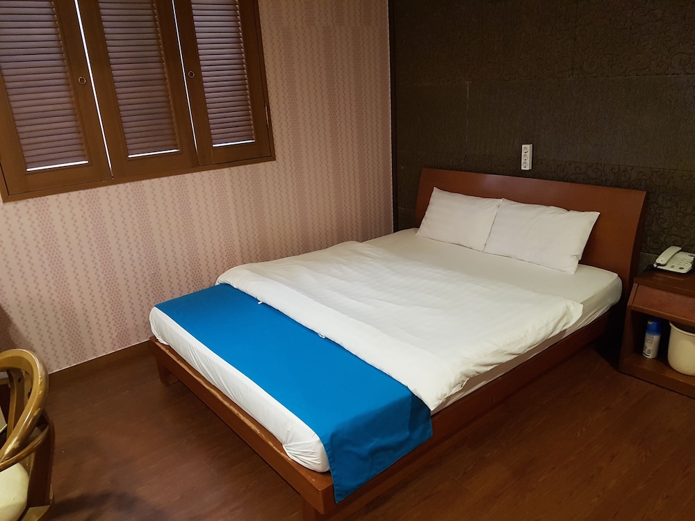 Hotel At Home 30/51