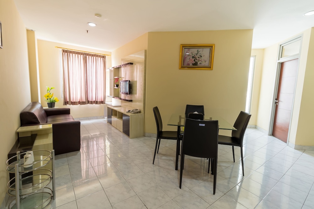 GOLDEN SKY CONDOTEL 35/42