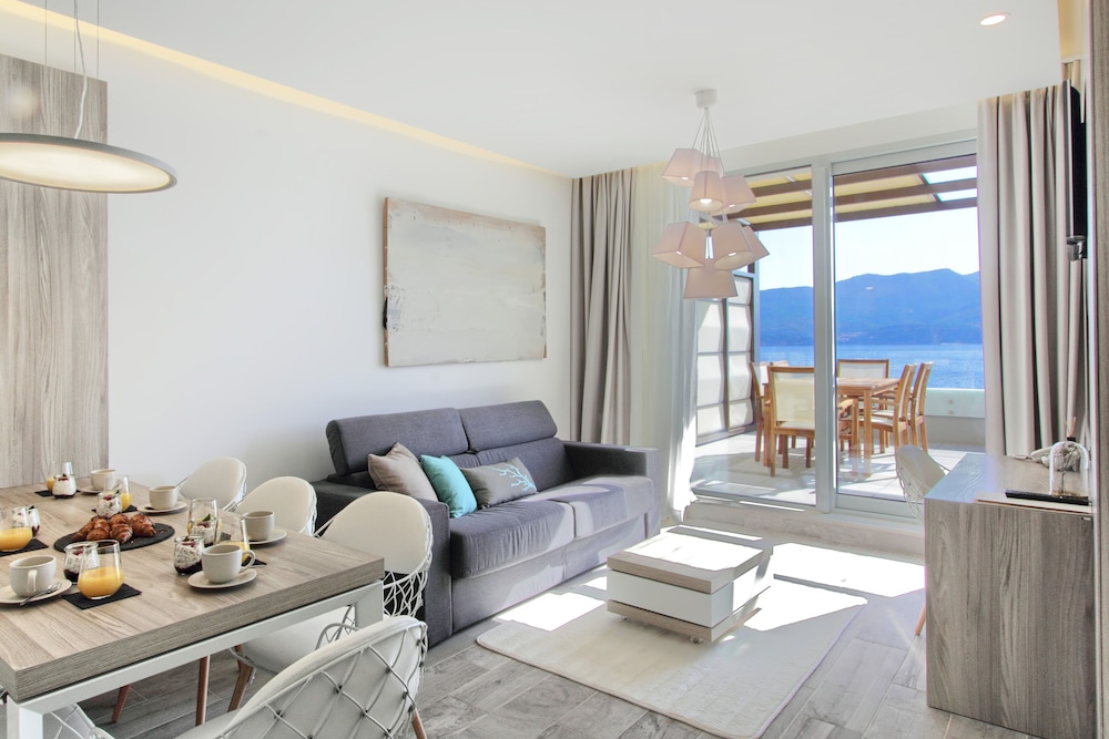 Kalamota Beach House 30/68