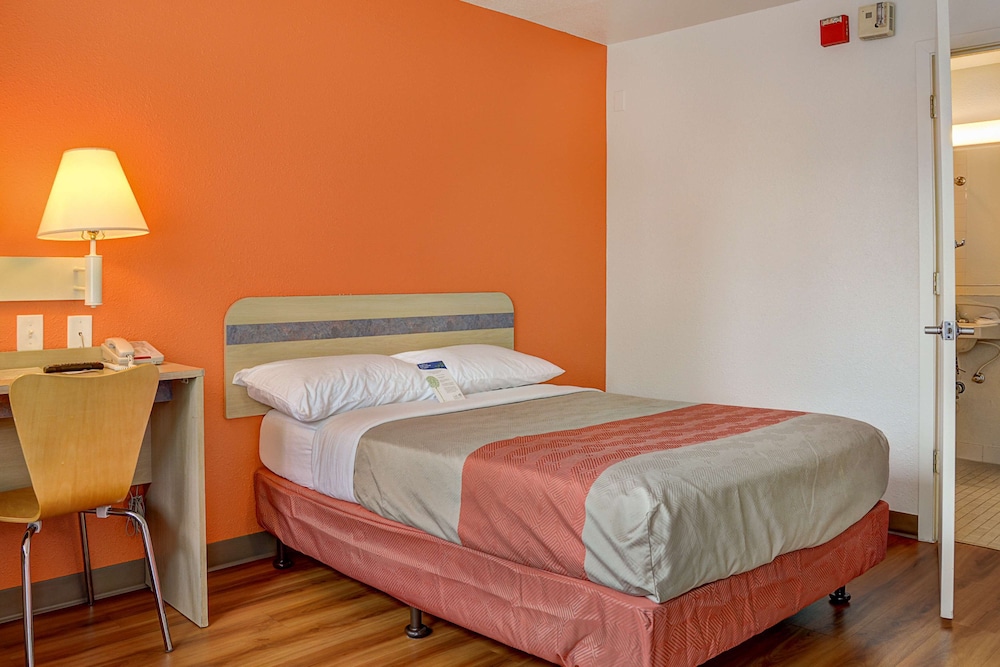 Motel6 Portland, OR - Central 33/47