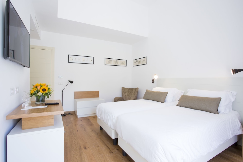 Villa Fiorella Art Hotel 18/80