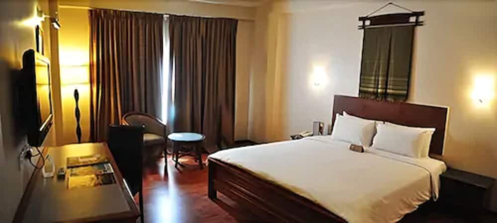 Hotel Maluri 12/30