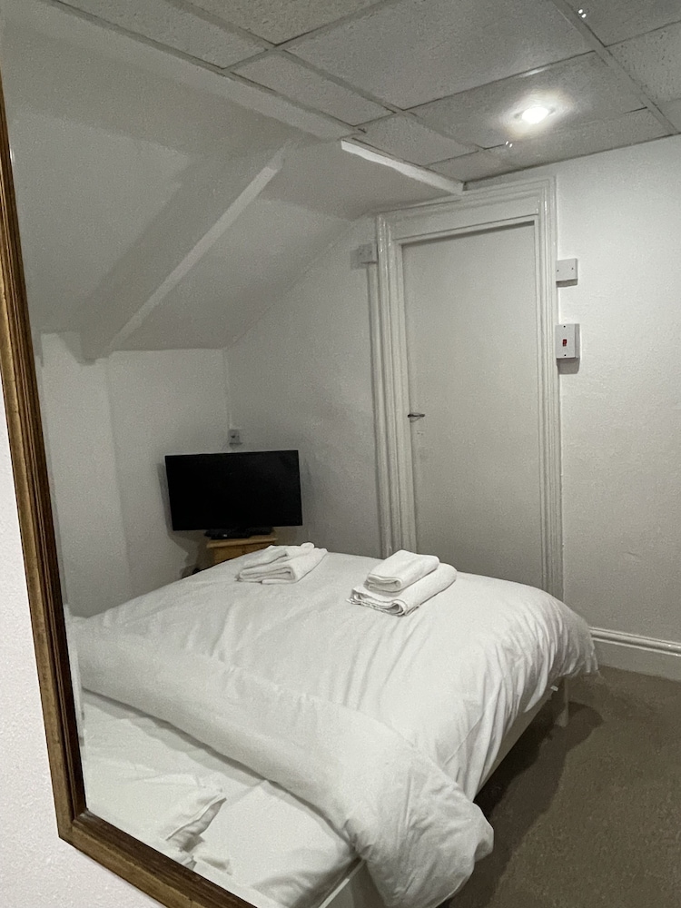 The Wilton Hotel 30/50