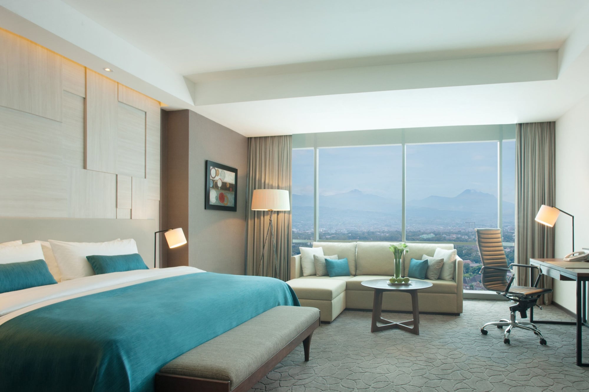 Junior Suite, King Bed, Club Lounge Access