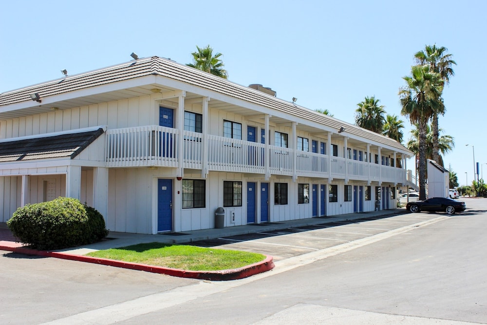 Motel6 Coalinga, CA - East 7/45