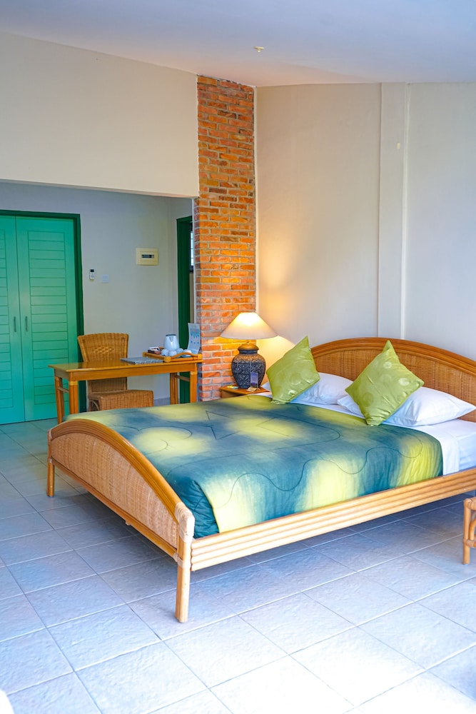 1 BEDROOM, FAMILY, GARDEN VIEW