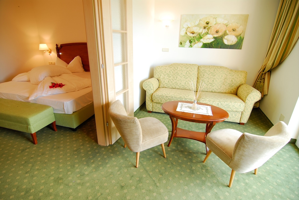 MIRABELL SILENCE & SCHLOSSHOTEL 34/50