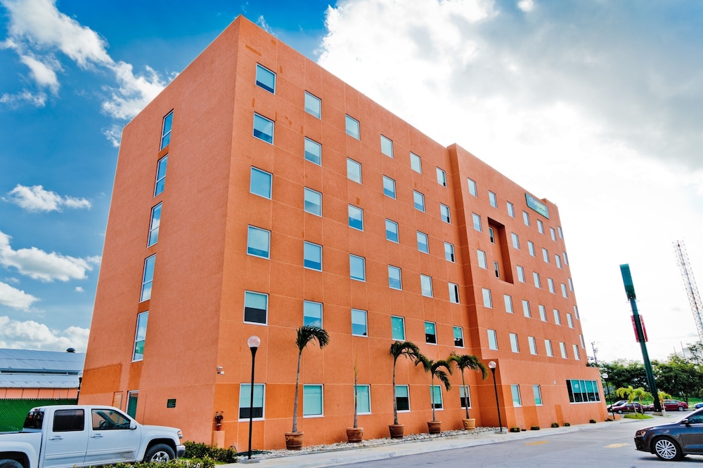 City Express Junior by Marriott Ciudad del Carmen 2/50