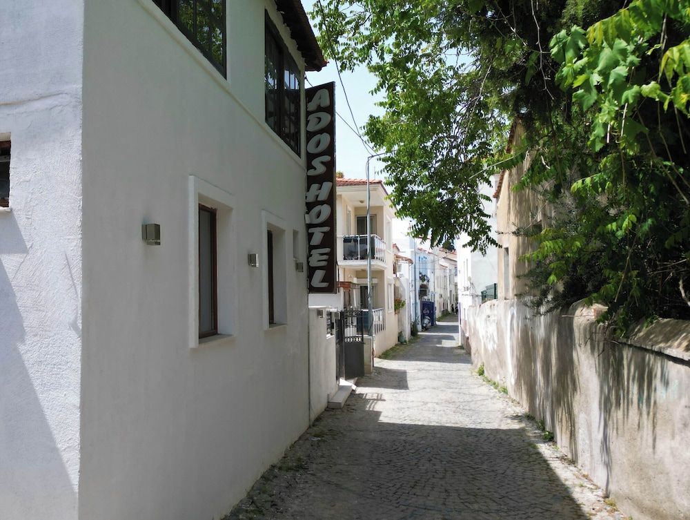 Ados Hotel 51/56