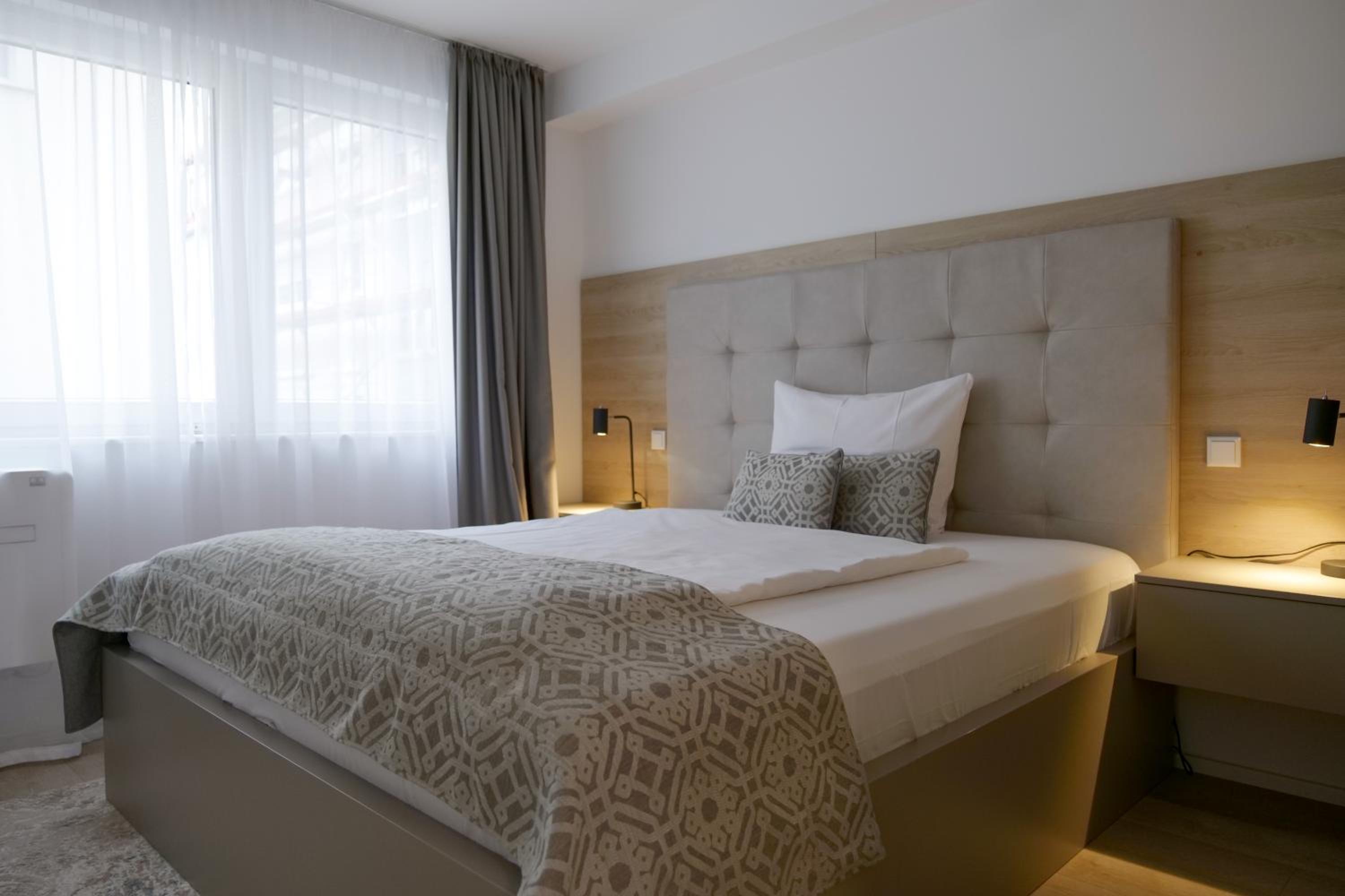 Executive, Suite
