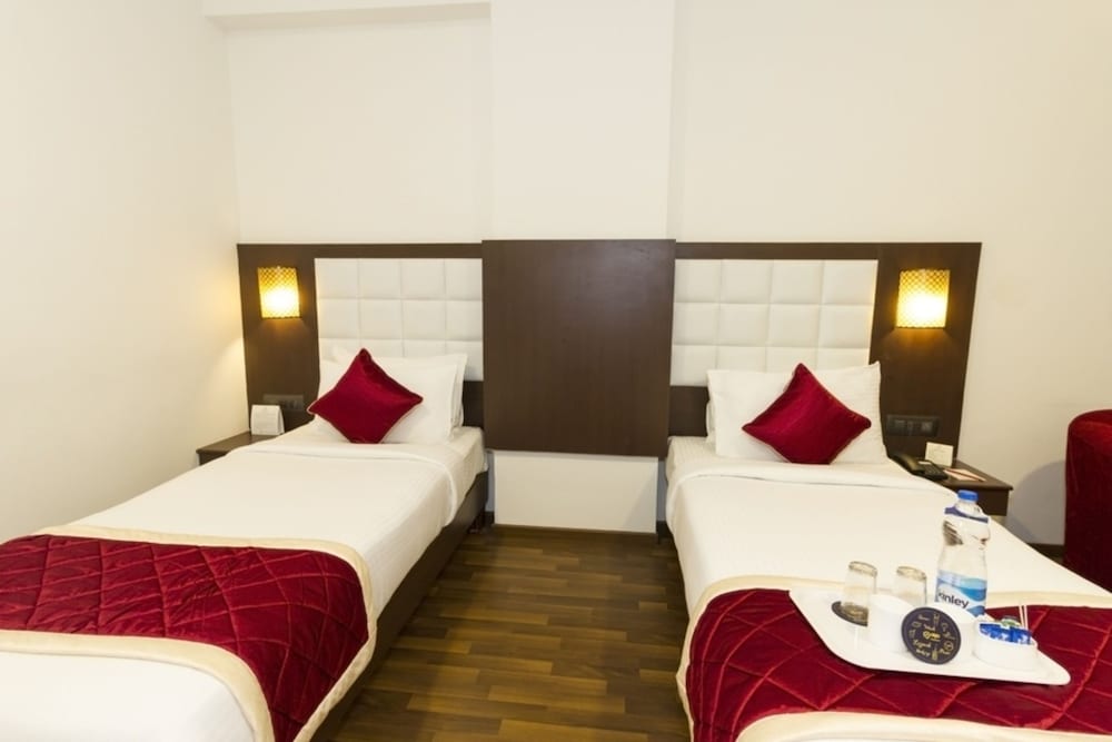 Akshaya Aura 15/53