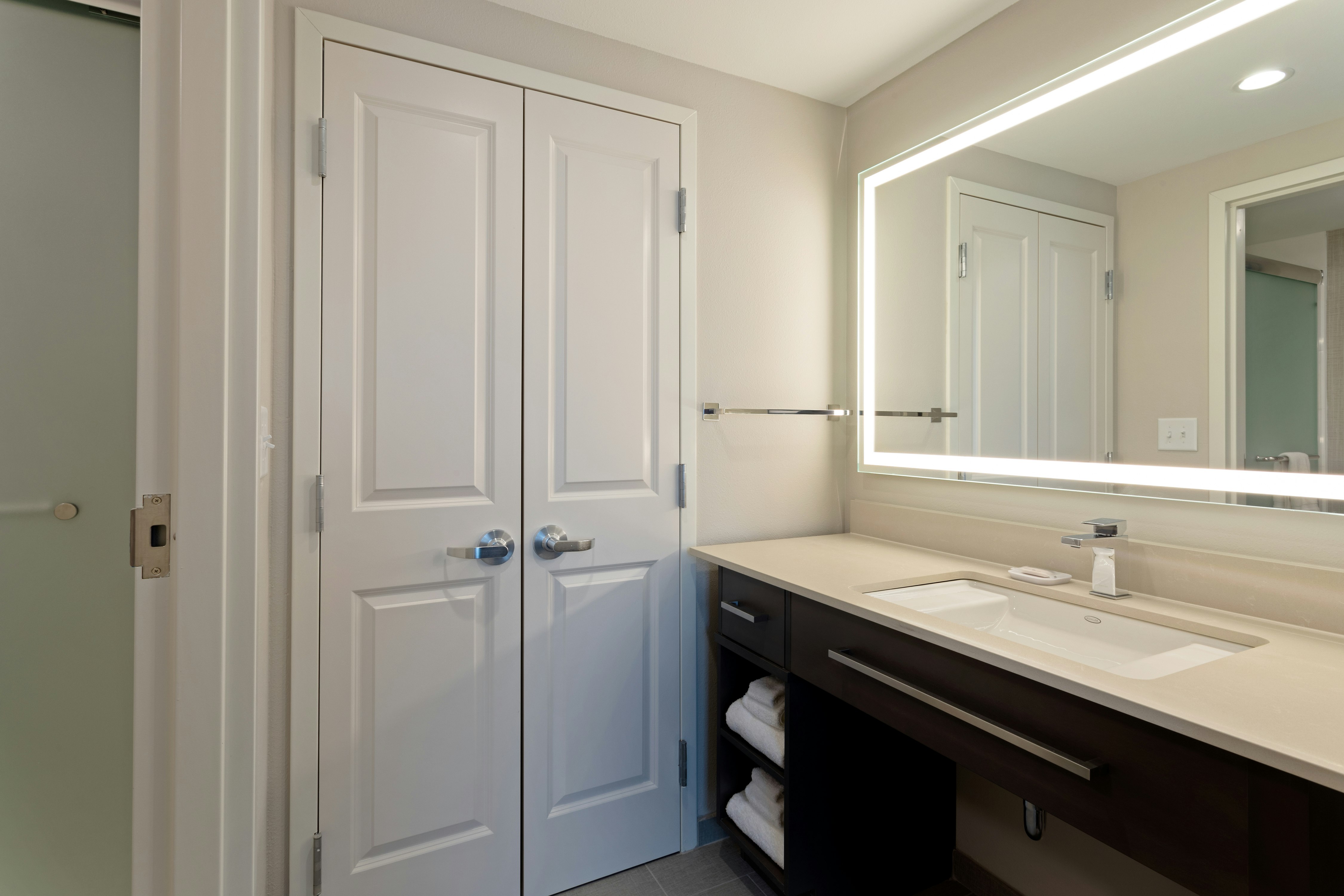 1 BEDROOM, SUITE, KING BED
