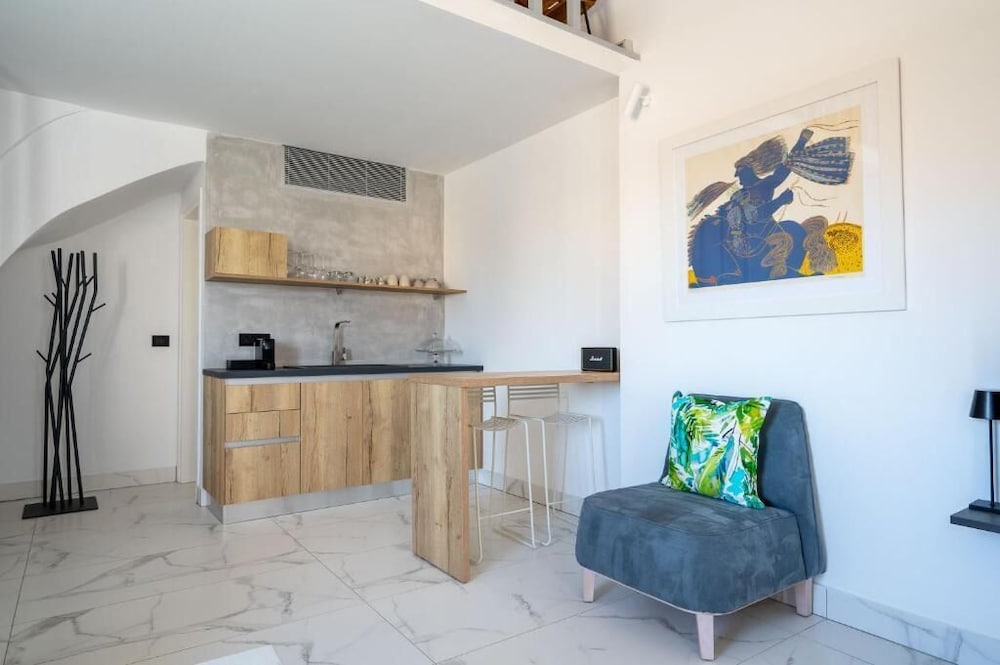 Karat Suites 7/50