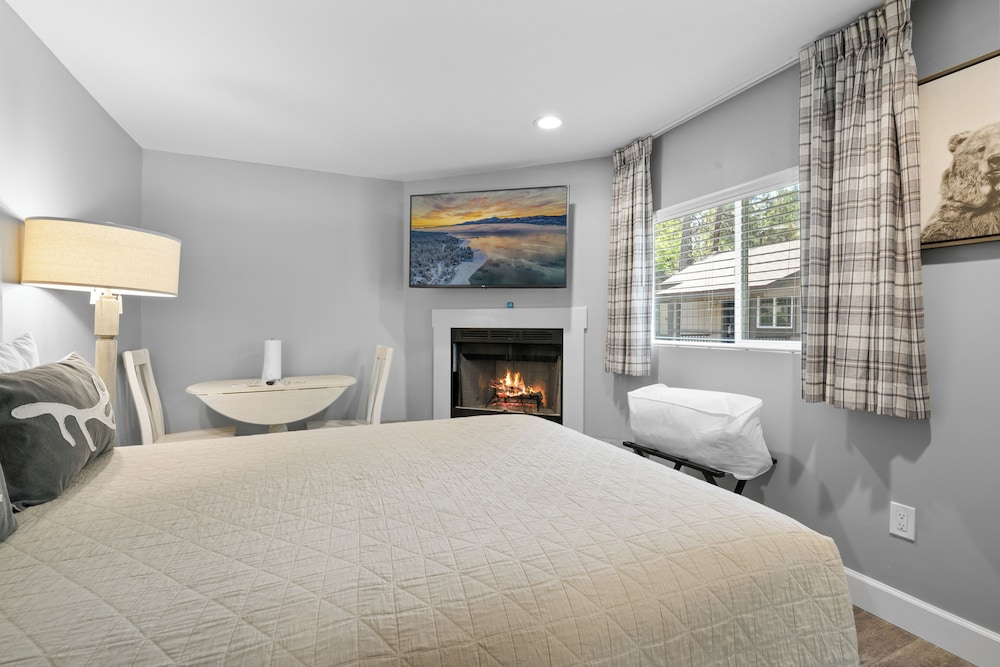 Signature, Cabin, Queen Bed