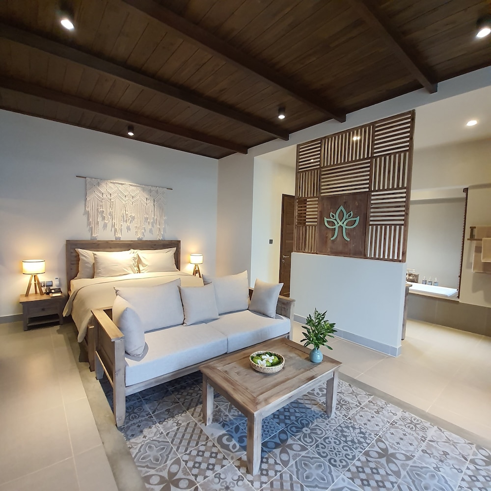Crown Retreat Quy Nhon 62/88