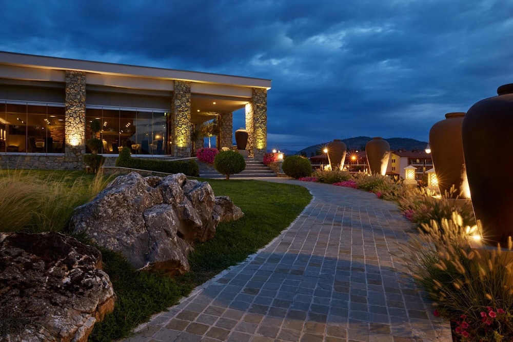 Limneon Resort & Spa 68/73