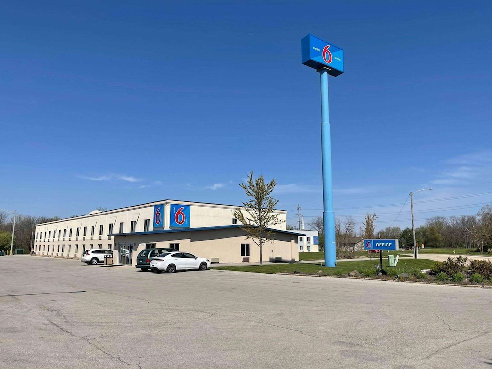 Motel6 Peoria, IL 53/66