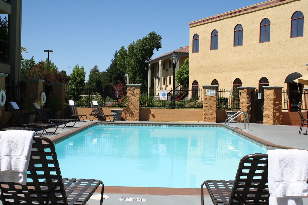 Best Western Plus Heritage Inn 3/44
