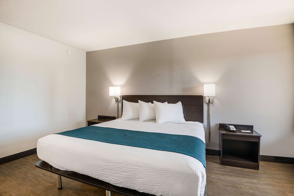 Motel6 Tucson, AZ- Downtown 32/53