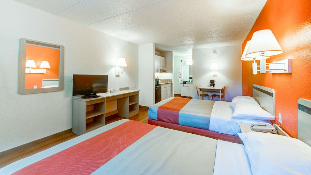 Travelodge by Wyndham Norfolk Airport 19/48