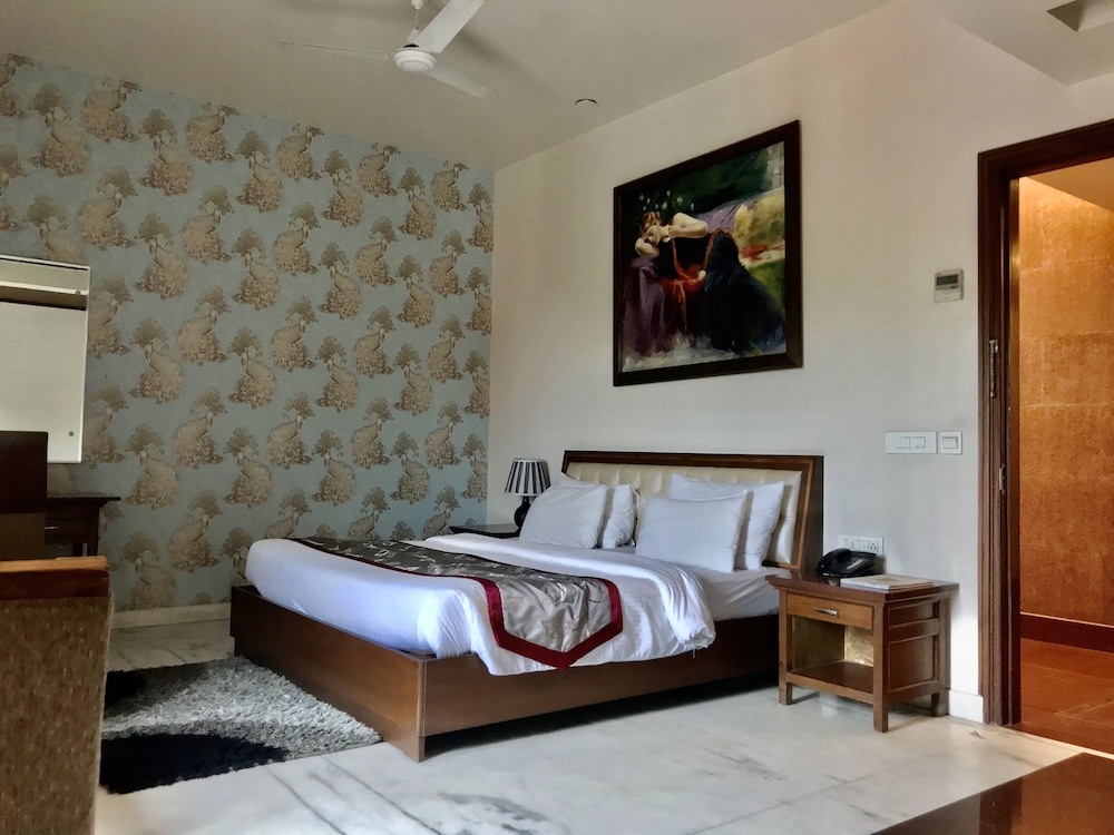 Leela Grande Hotel 11/50