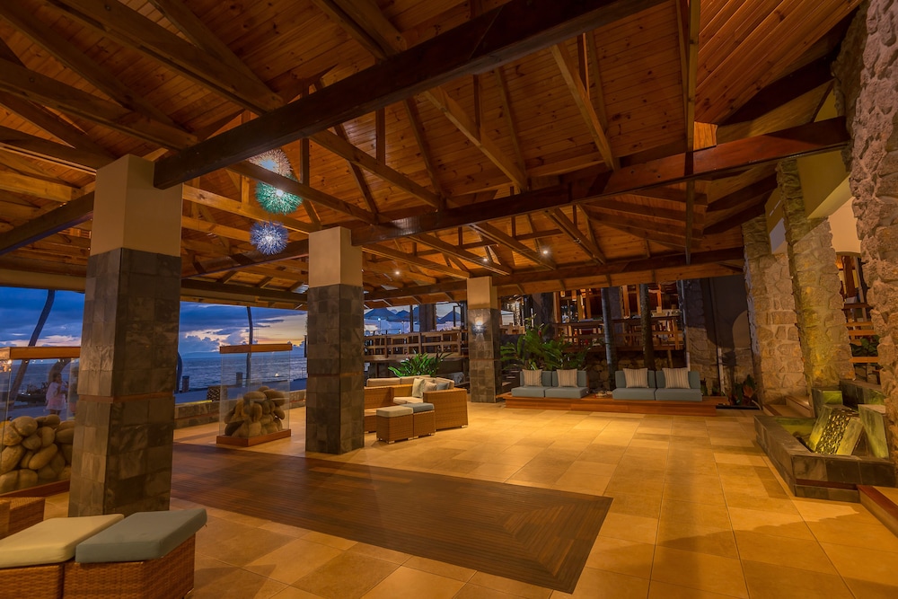 Coco de Mer Hotel and Black Parrot Suites 10/79