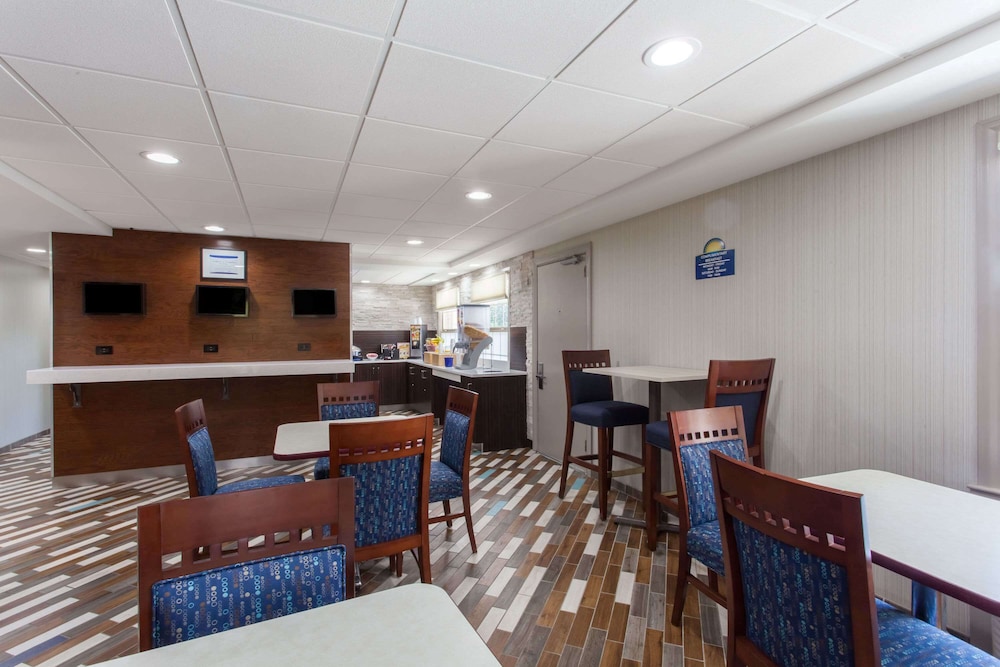 Days Inn by Wyndham Wilmington Brandywine 27/33