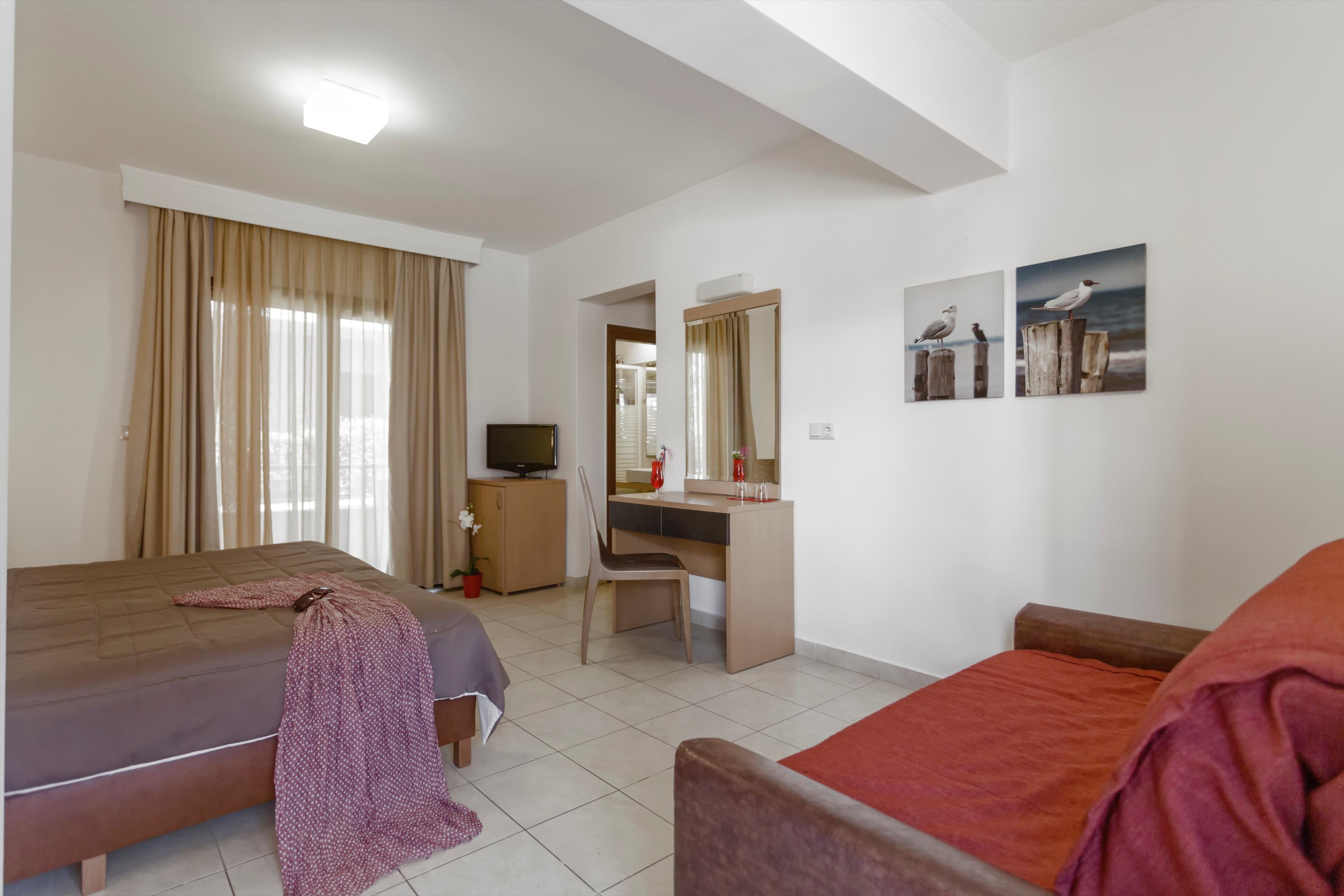Lagomandra Beach Hotel and Suites 47/71