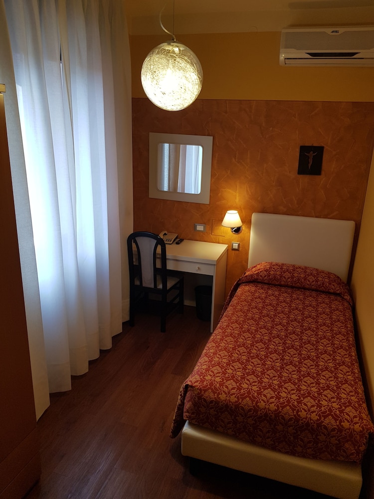 Hotel Diana 6/50