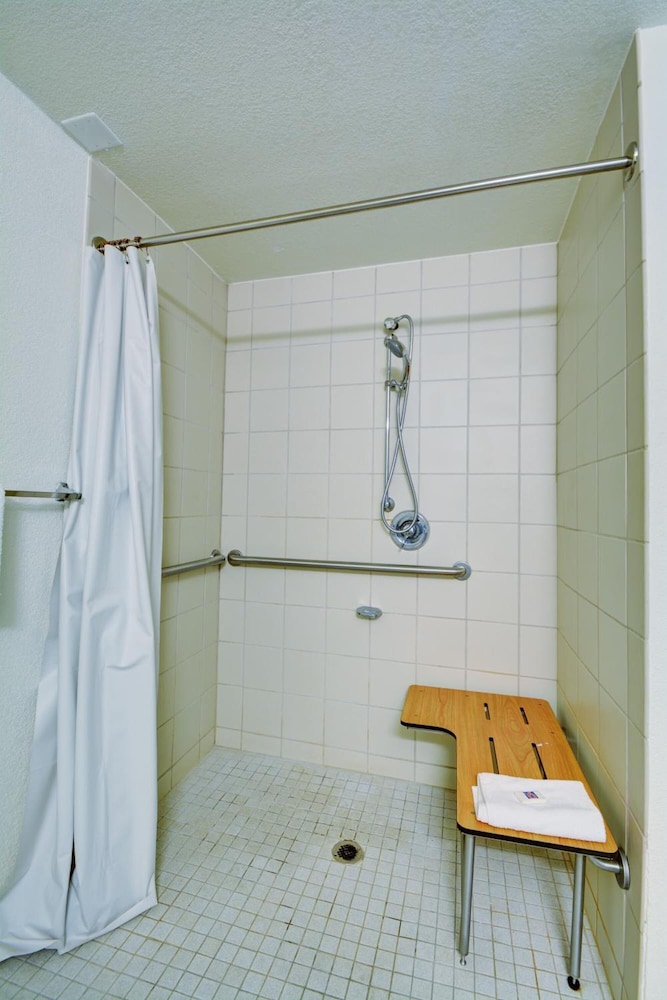 Motel6 Warwick, RI - Providence Airport - I-95 38/38