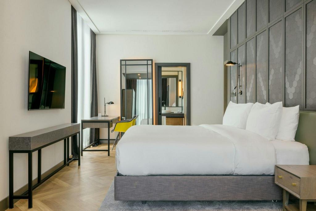 Panorama, Suite, Double Bed, River View, Balcony