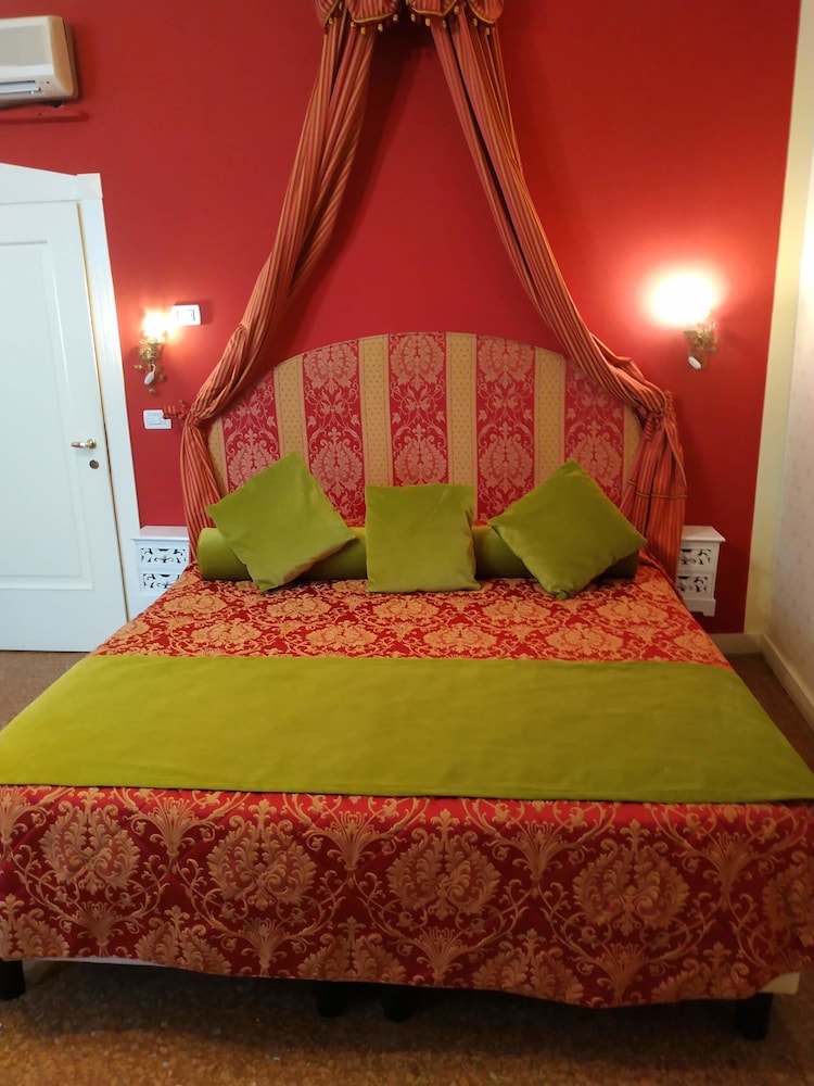 junior suite, canal view
