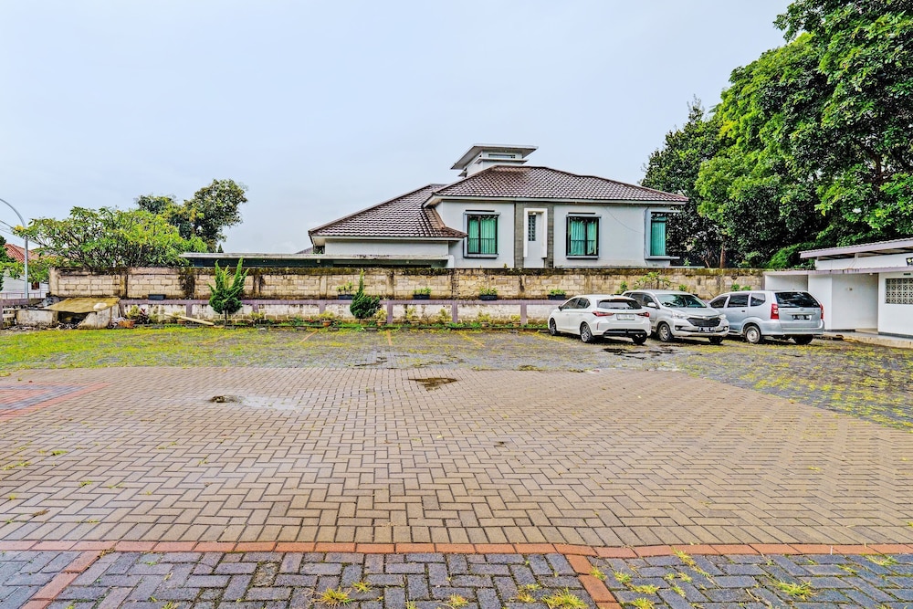 Super OYO Collection O 92277 Setra Priangan Guest House 32/39