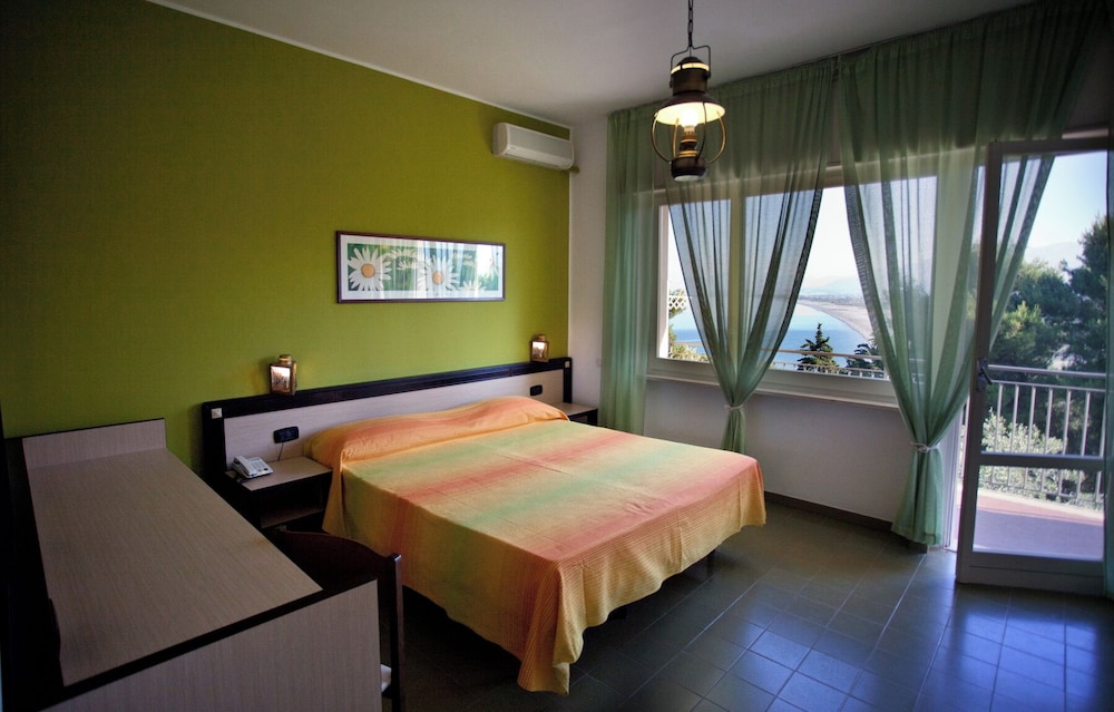 HOTELCLUB GUARDACOSTA 12/50