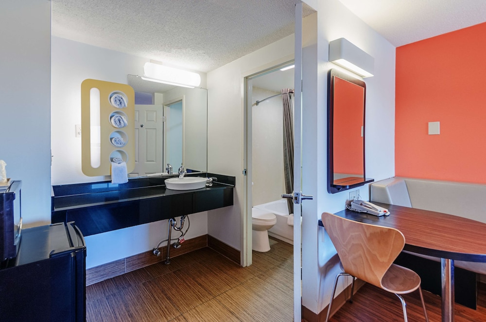Motel6 Martinsburg, WV 34/42