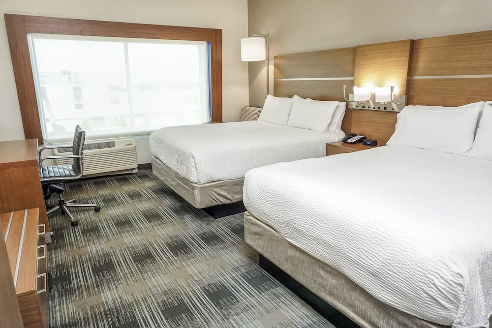 Standard, 2 Queen Beds, Accessible