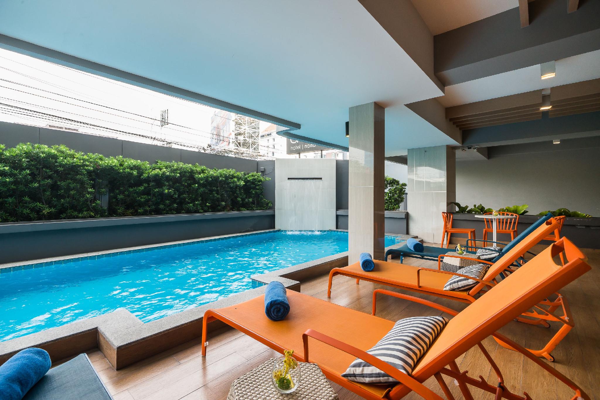 Boutique, Suite