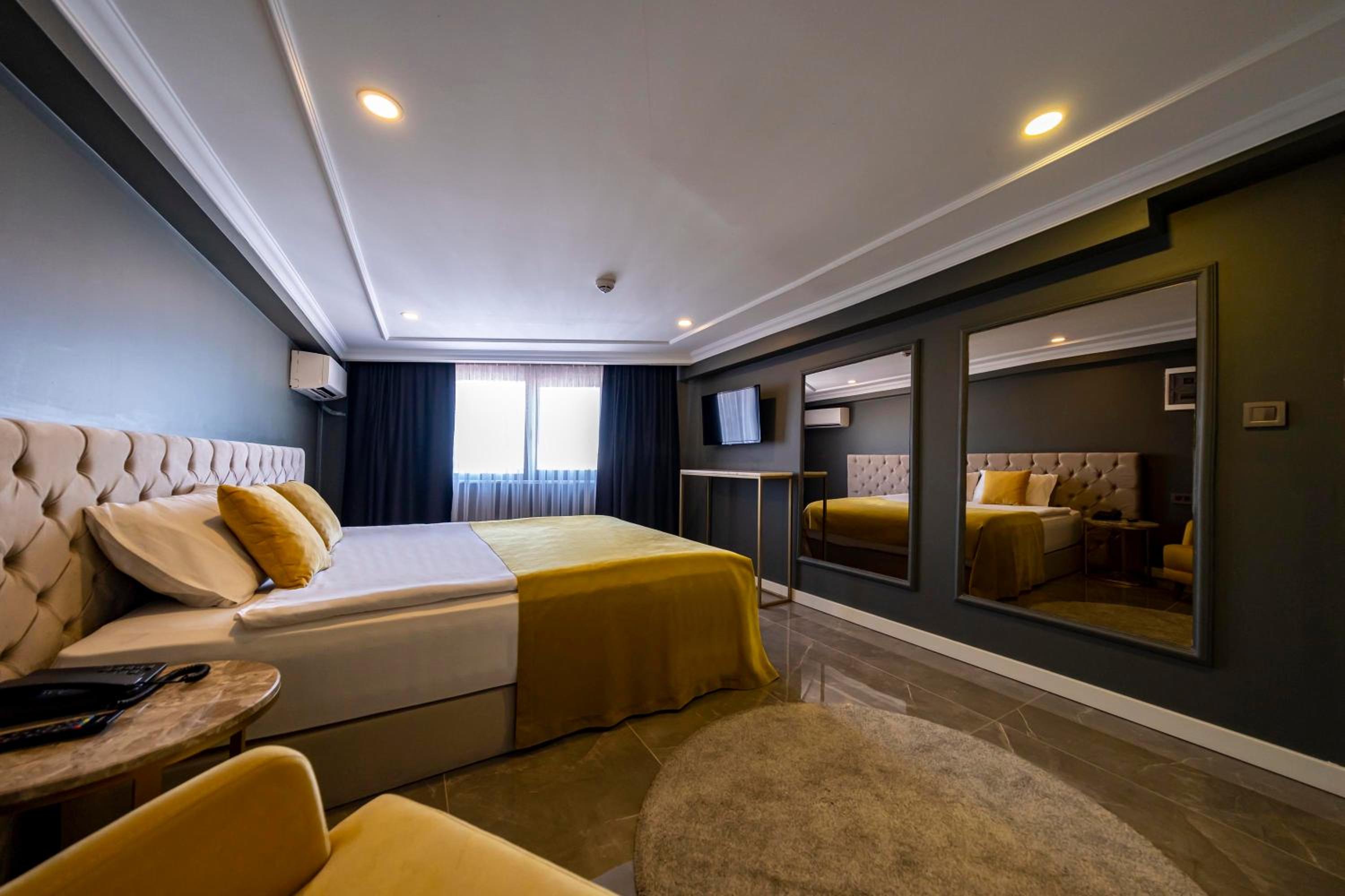 EXECUTIVE, SUITE
